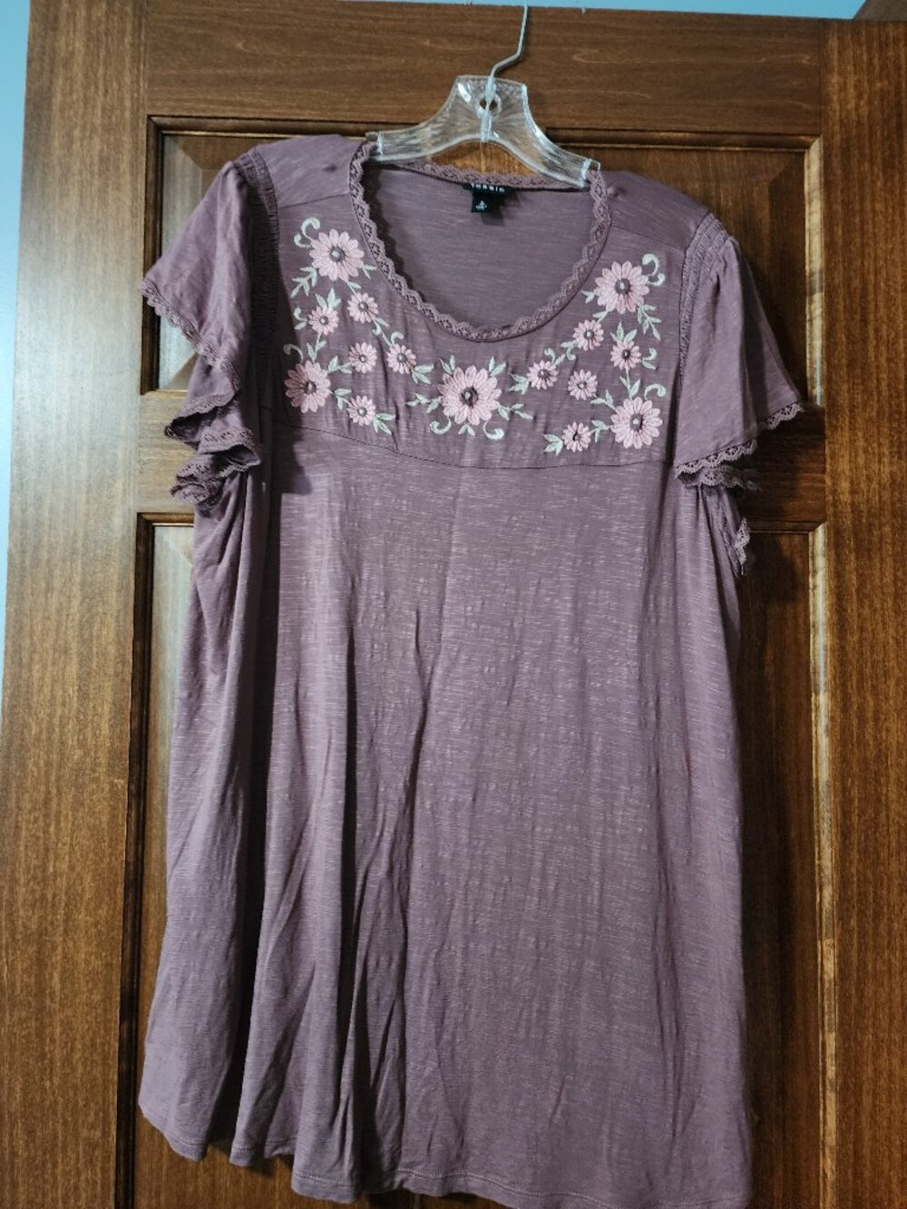 Torrid Mauve Purple Floral Embroidered Boho Flutter Sleeve Top
